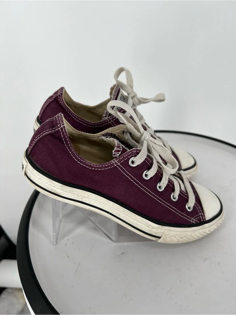 Converse‎ Chuck Taylor All Stars Kids Low Top Sneakers in Plum with White Laces